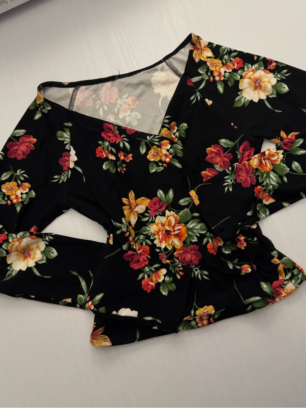 3/$20🛒 Black Floral Wrap V-Neck Long Sleeve Top